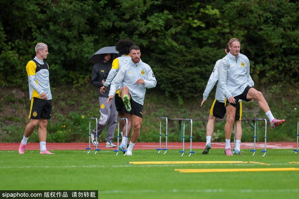 曼联锋线危机：霍伊伦德能否在多特蒙德重生？